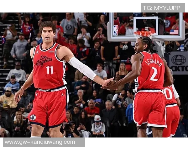 运动新闻布鲁克洛佩斯如何在NBA赛场上重塑自我与球队命运